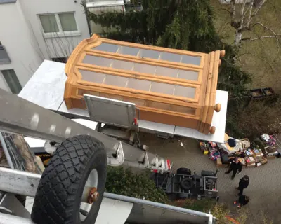 Möbellift mit Wohnzimmerschrank